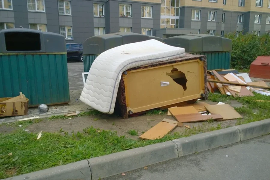 What To Expect During A Professional Mattress Disposal Service Loves Park, IL